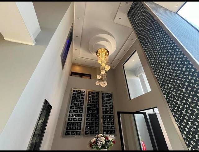 6 BEDROOM HOUSE FOR SALE IN COPPERLEAF ESTATE